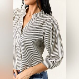 Entro Off White Railroad Stripe V Neck Half Sleeve Top